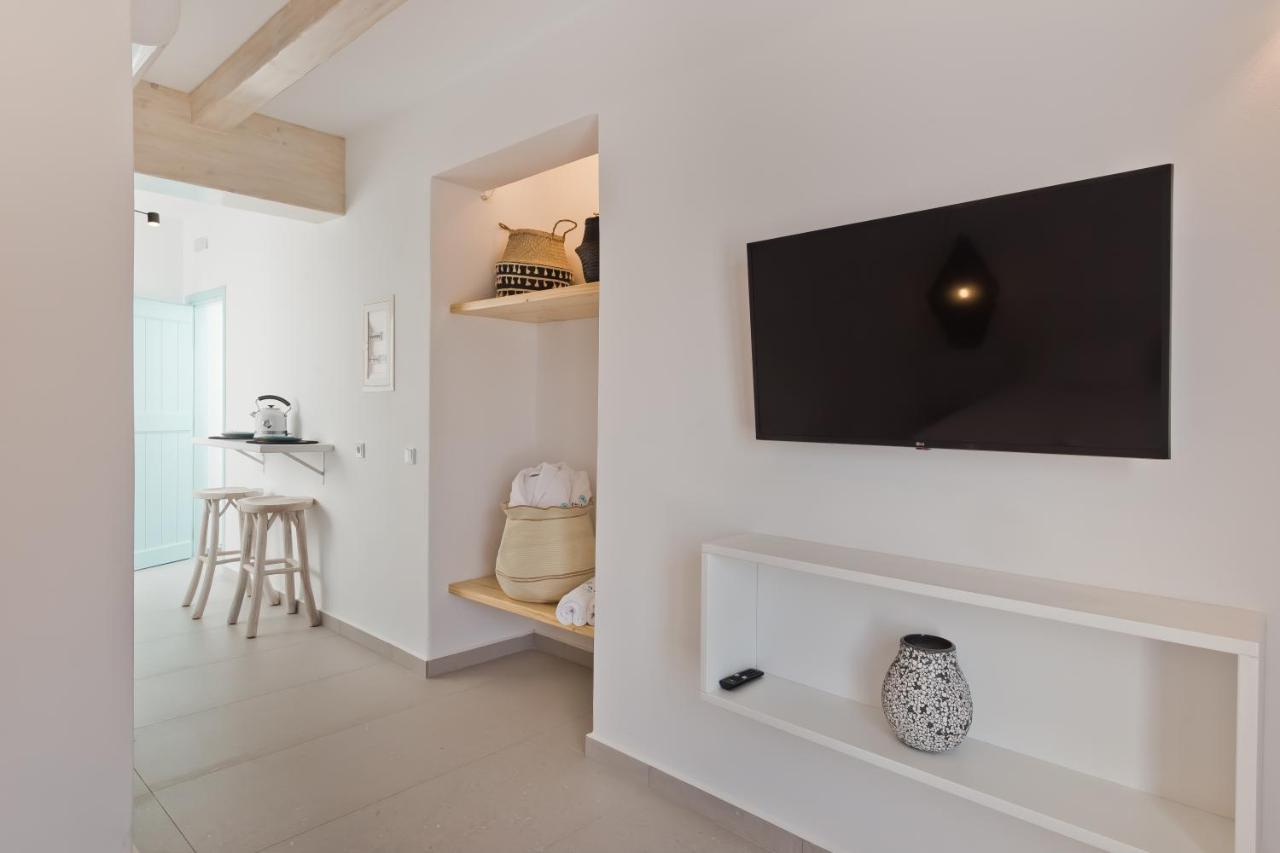 Enilion Luxury Suites Kyra Panagia Exterior photo