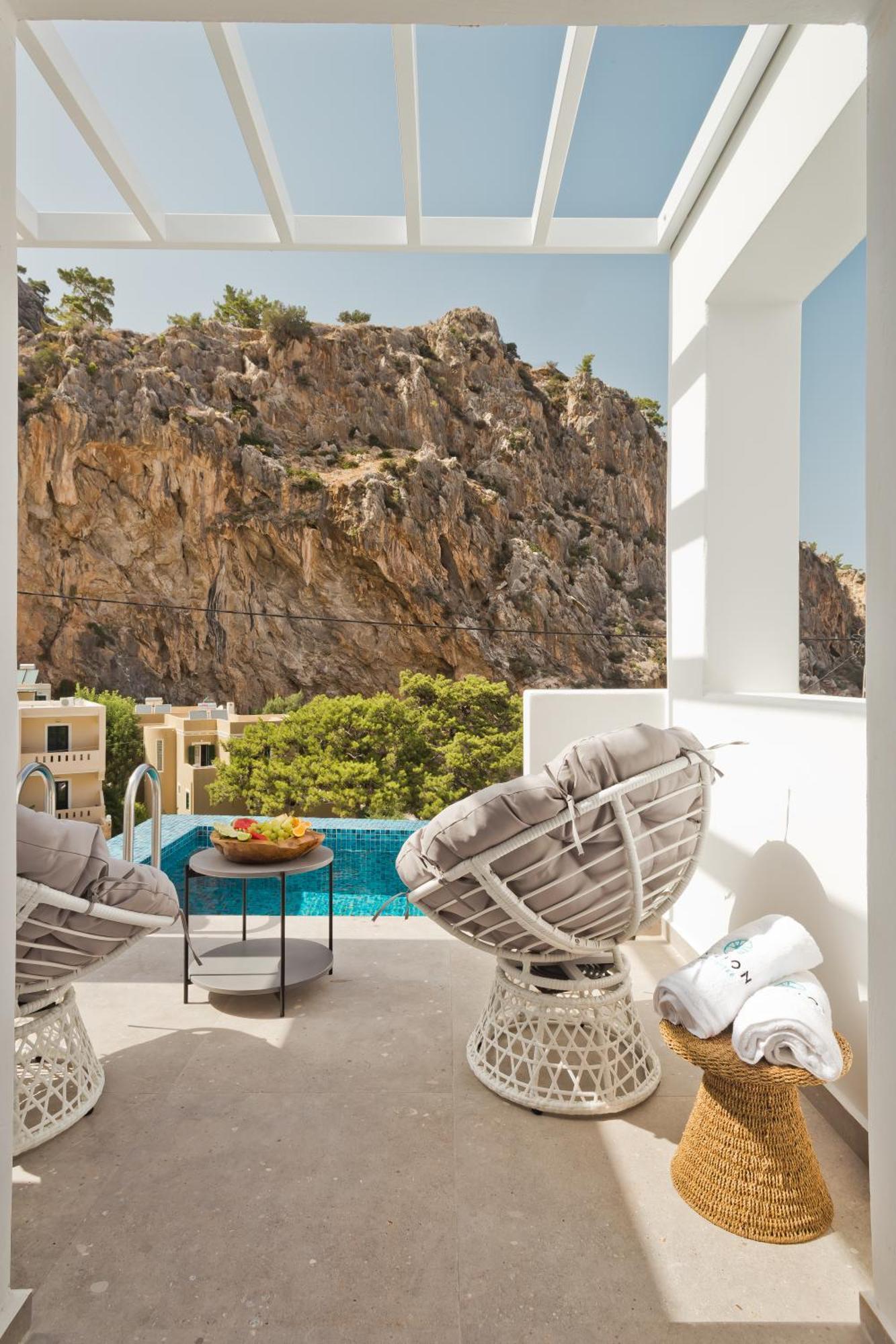 Enilion Luxury Suites Kyra Panagia Exterior photo