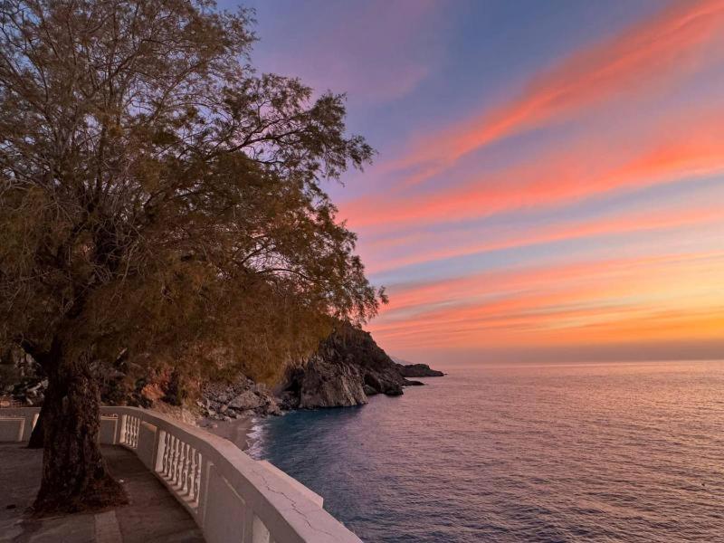 Enilion Luxury Suites Kyra Panagia Exterior photo