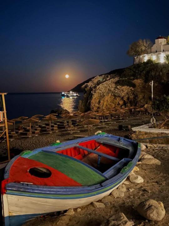 Enilion Luxury Suites Kyra Panagia Exterior photo